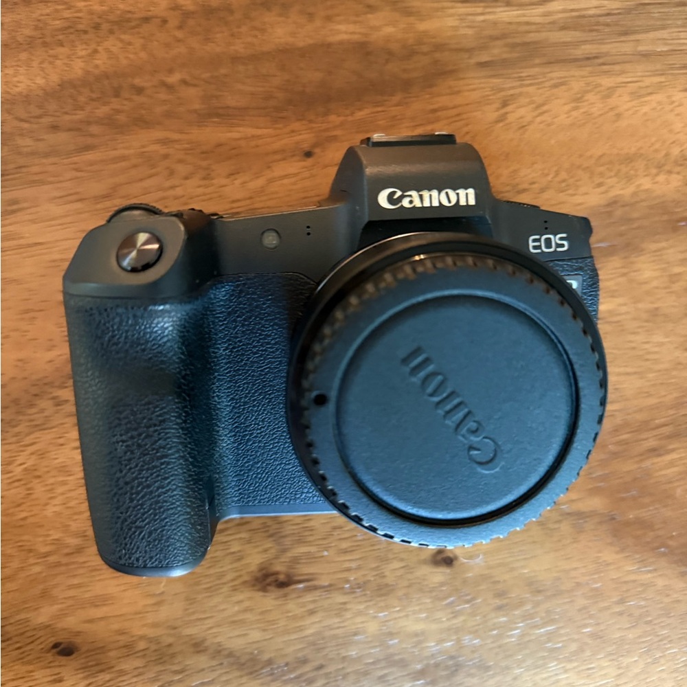 📸 SOLD - Canon EOS R Full-Frame Mirrorless Camera – Excellent Condition! - Picture 3 of 7